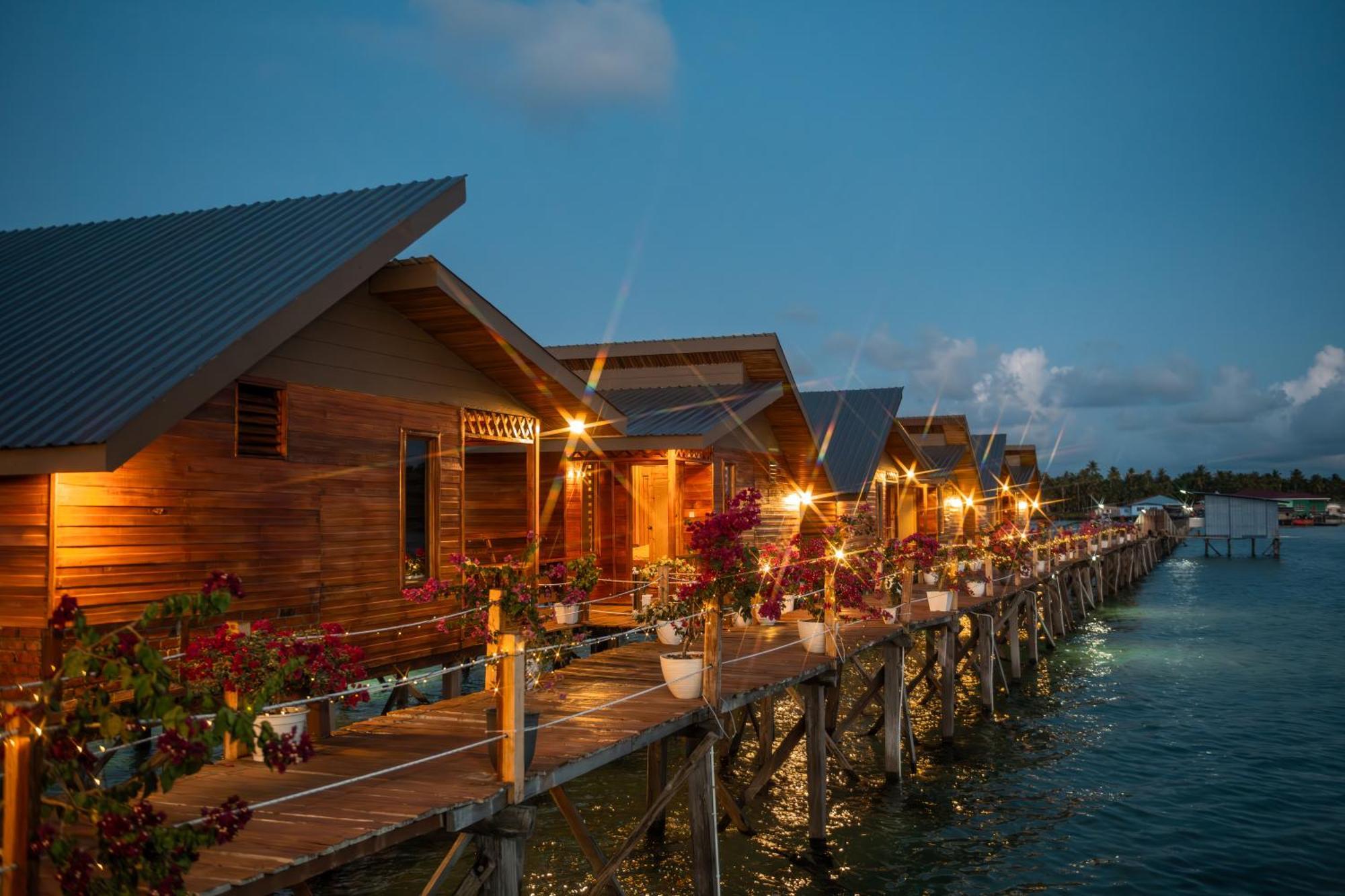 La Water House Semporna Bed & Breakfast Exterior foto