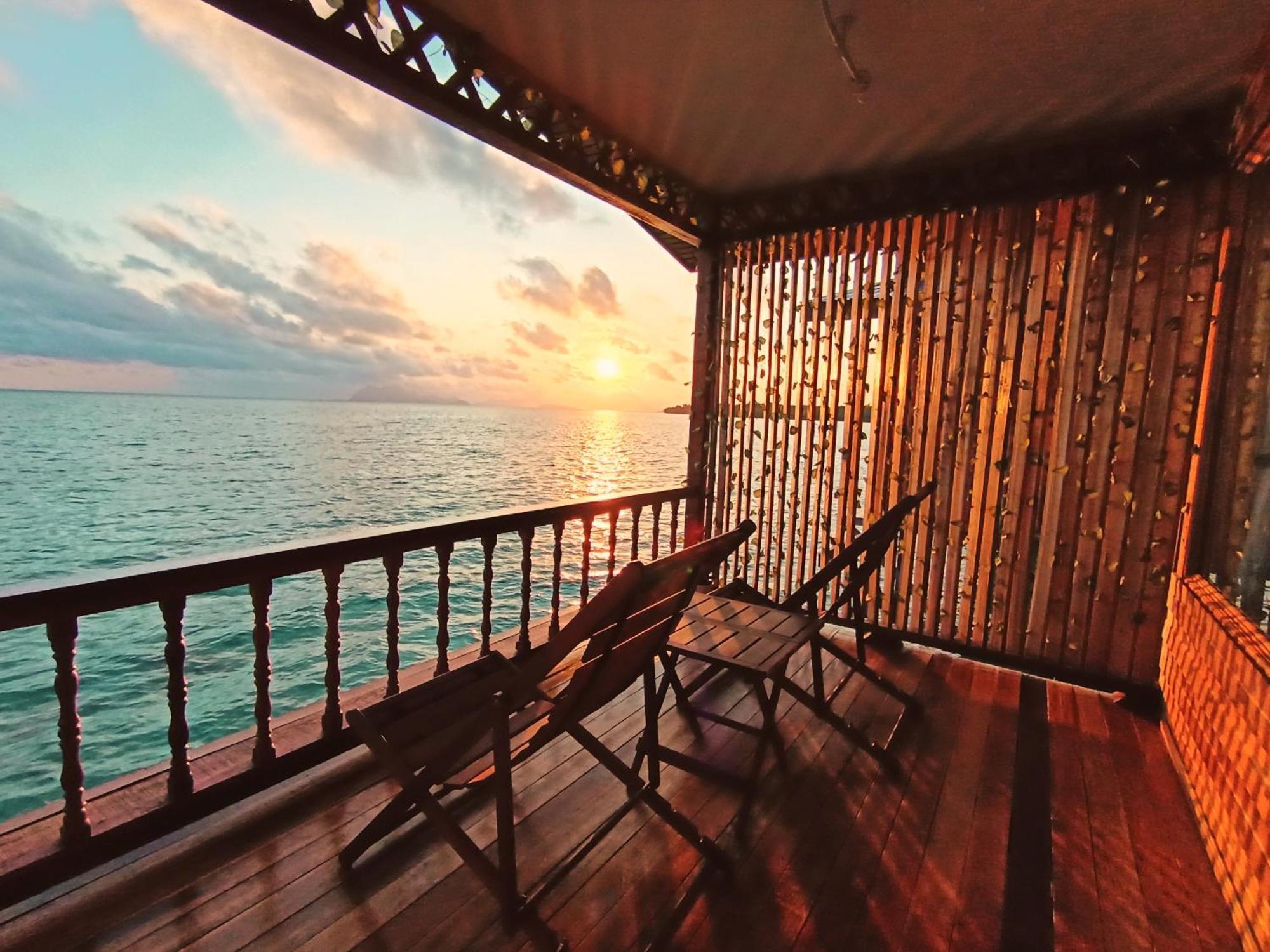 La Water House Semporna Bed & Breakfast Exterior foto