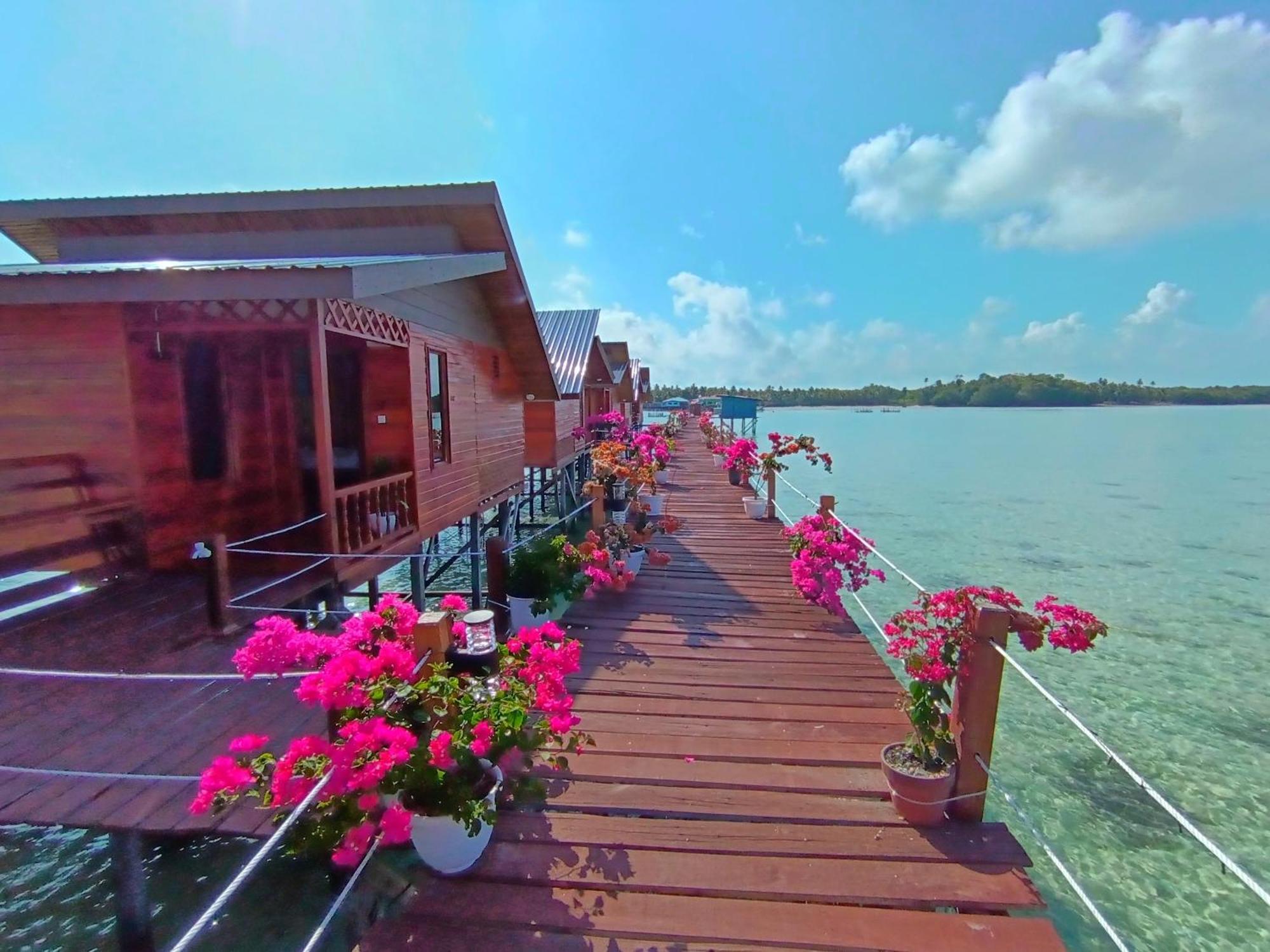 La Water House Semporna Bed & Breakfast Exterior foto