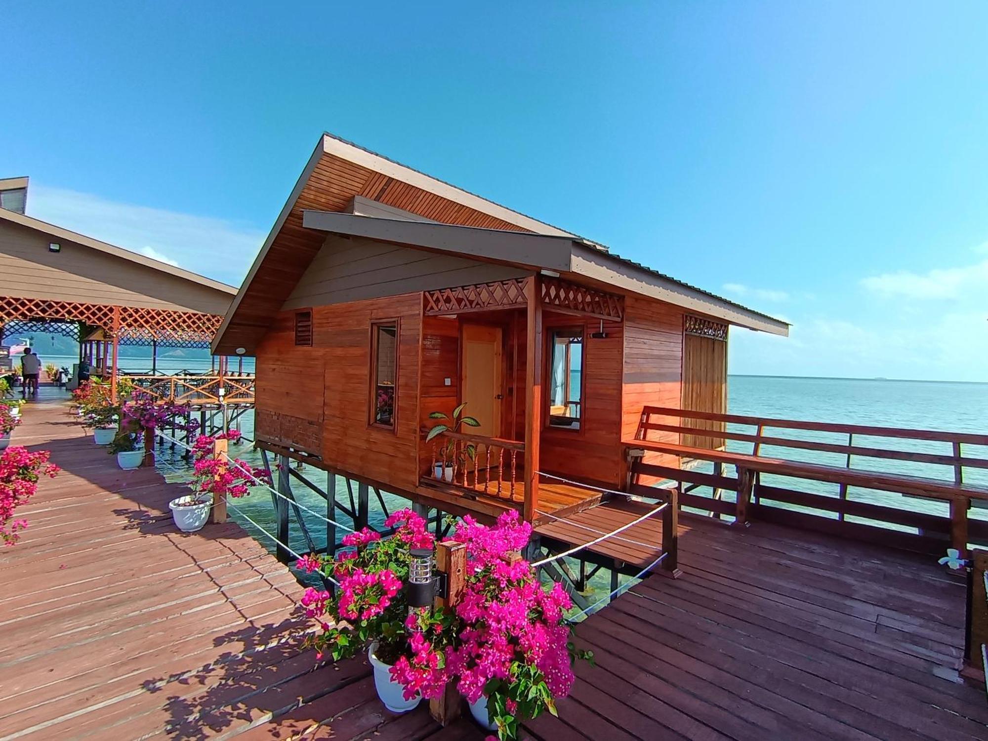 La Water House Semporna Bed & Breakfast Exterior foto